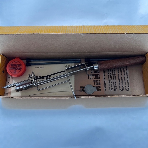 Vintage RC Rug Crafters Speed Tufting Tool w. Instruction Manual & Box Hooking - Picture 3 of 5